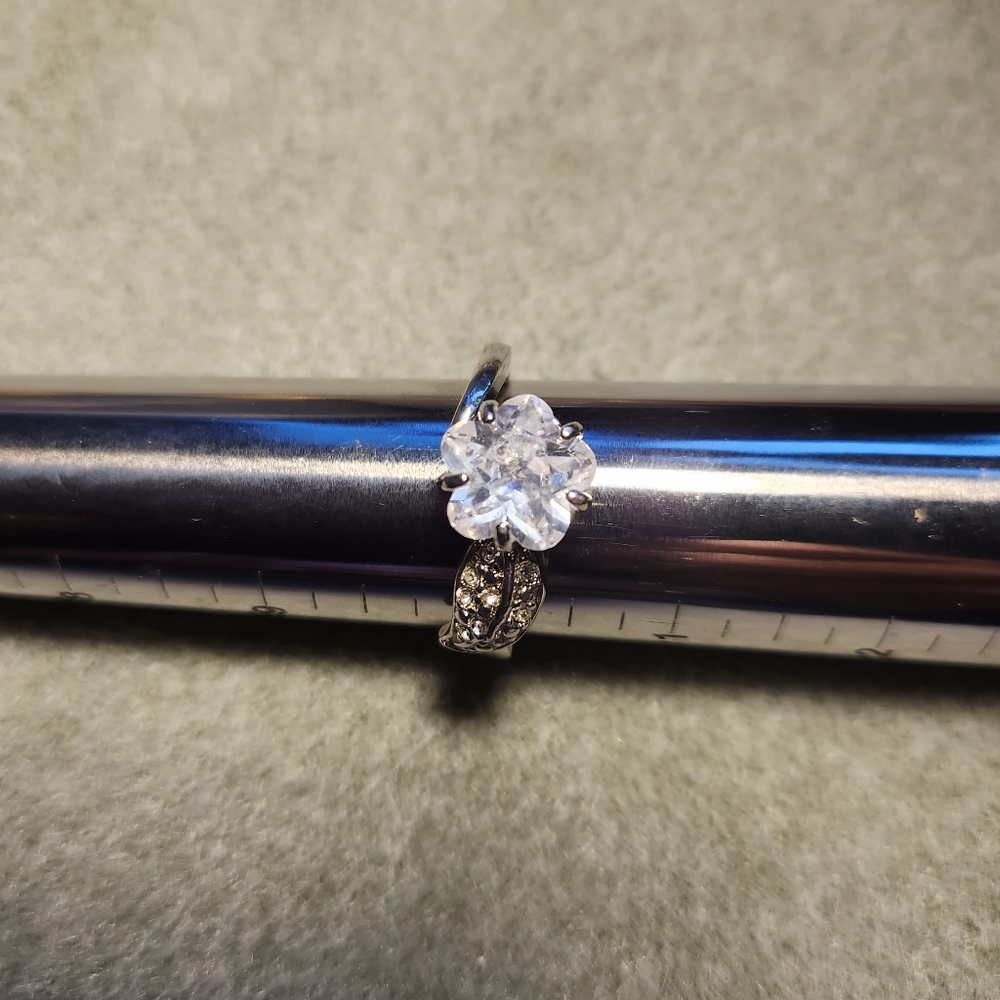 NR stamped flower ring